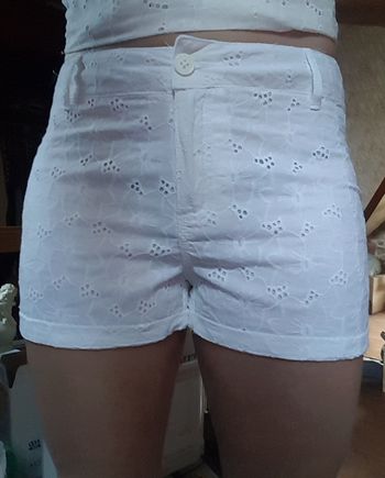 Short blanc en broderie anglaise