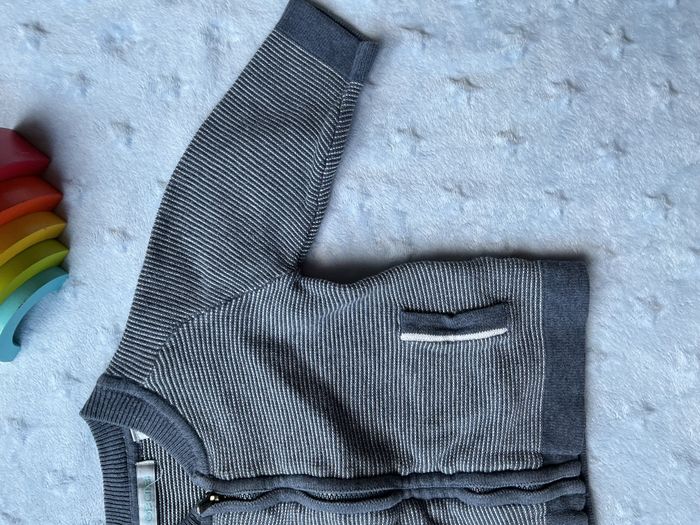 gilet zippé bleu gris rayé blanc 2 poches 3 mois obaibi - photo numéro 5