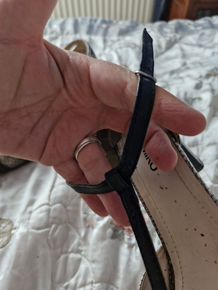Très jolies sandales talon et brides - photo numéro 6