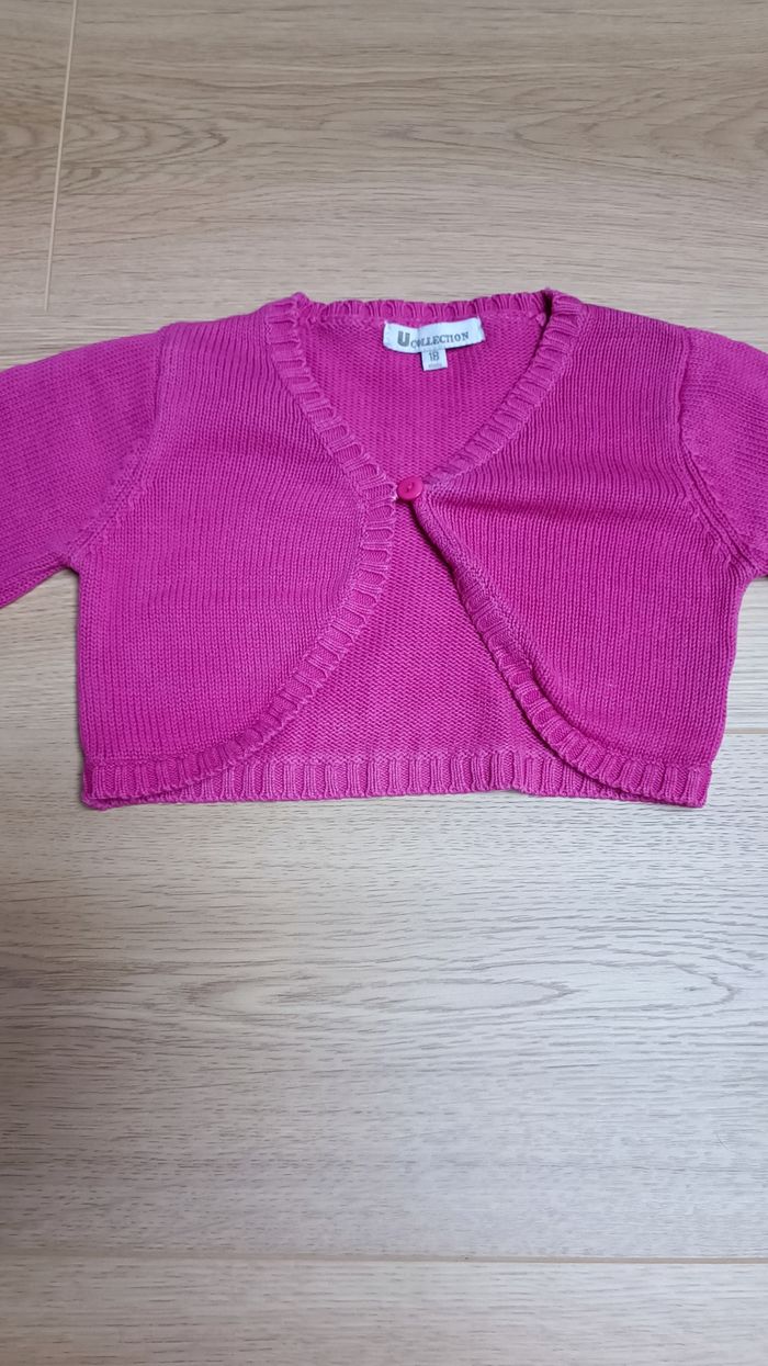 Pantalon, 3 t-shirts et gilet 18 mois - photo numéro 10