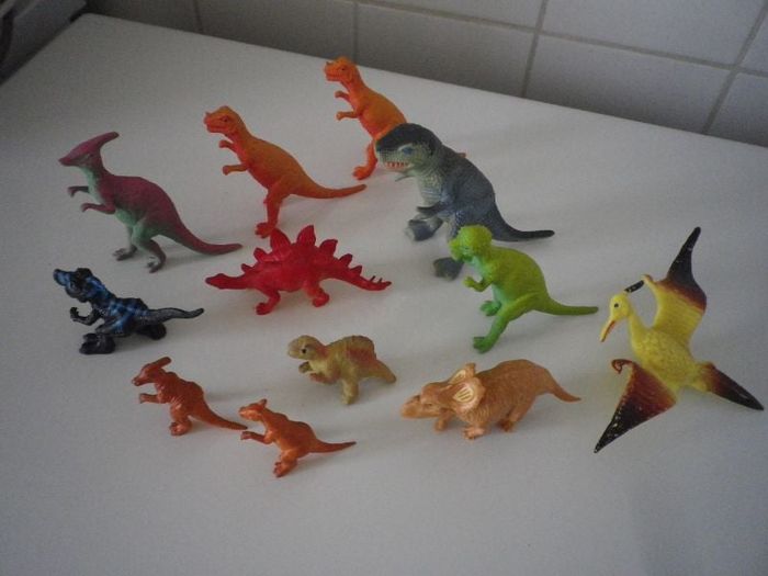 LOT DINOSAURES
