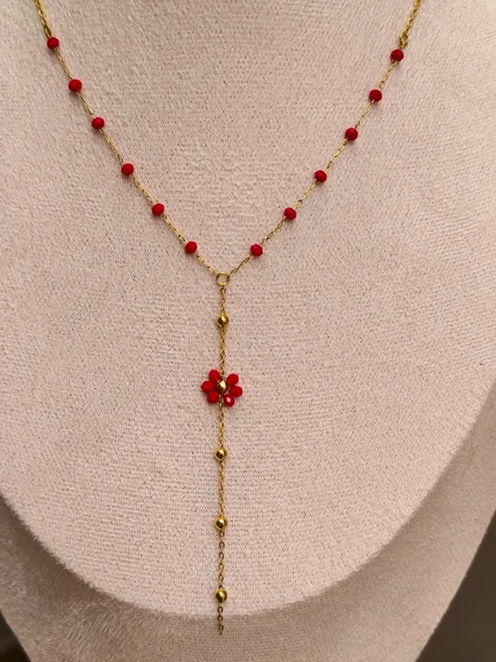 Pendentif doré en Y avec fleur marguerite, perles rouges et billes - photo numéro 8