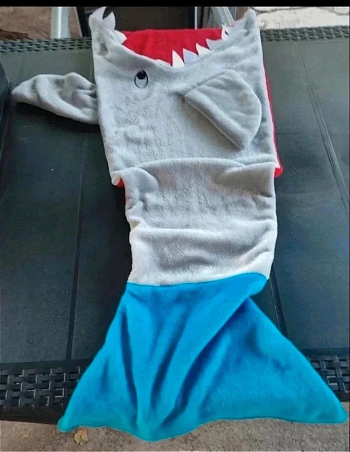 Sac de couchage couverture queue de requin enfant - Gris et Bleu - Très bon état - photo numéro 2
