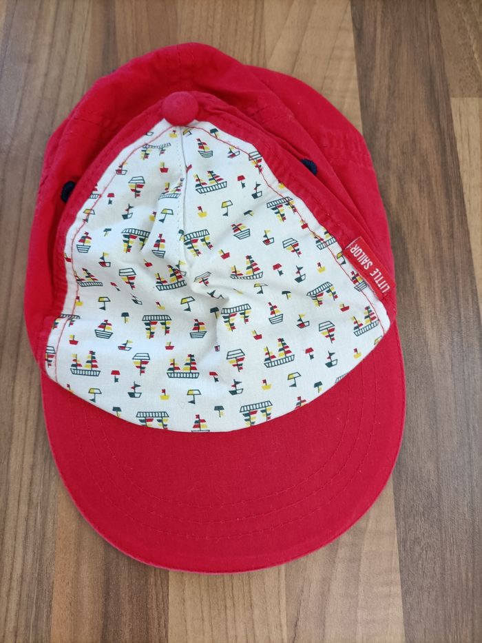 Casquette rouge motifs bateau ⛵ 48 cm 6-12 mois - photo numéro 1