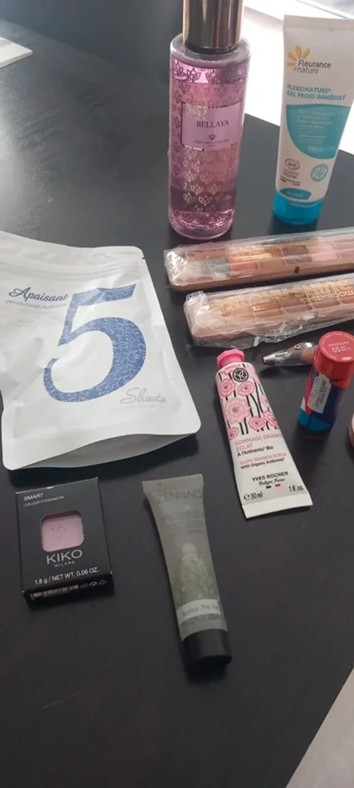 Lot cosmétiques et brume - photo numéro 2