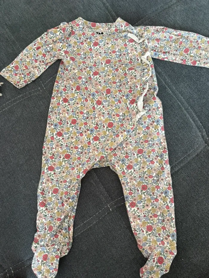 Pyjama à fleurs