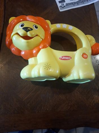 Lion pour apprendre les chiffres en différentes langues des qu on lui met une balle dans la bouche