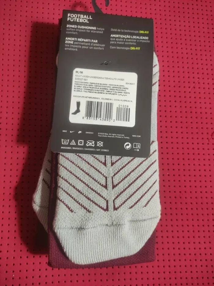 Chaussettes de foot FC Barcelone, Nike Authentique Officiel taille 38/42, Neuf - photo numéro 7