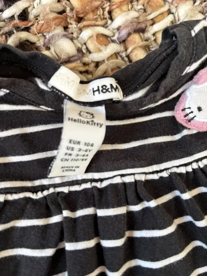 TEE shirt hello Kitty 4 ans - photo numéro 3