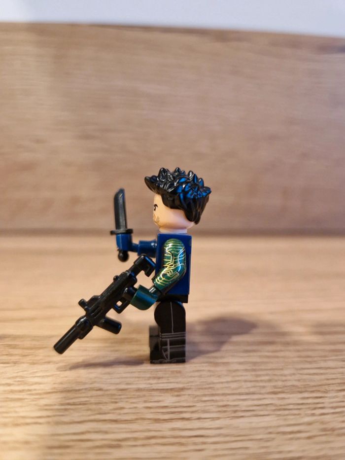 Figurine type lego le soldat de l'hiver Marvel - photo numéro 2