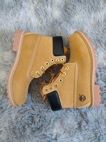 Chaussure Timberland taille 39 enfant neuve