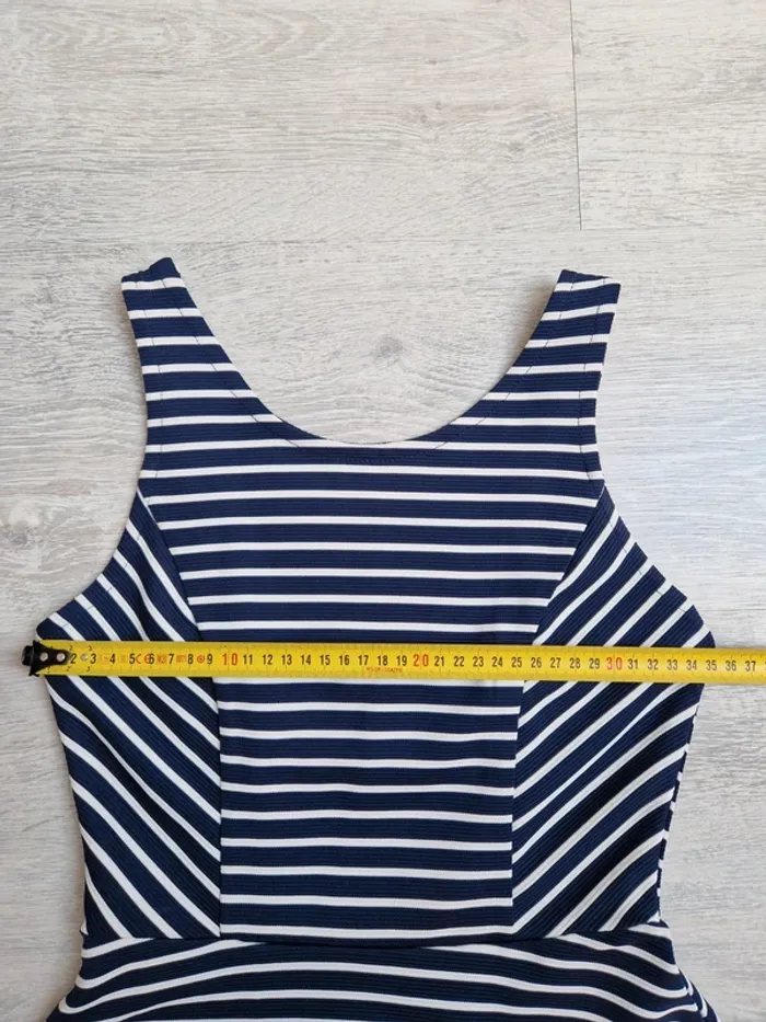 Robe Jennyfer XS à rayures marine et blanche dos très joli - photo numéro 4