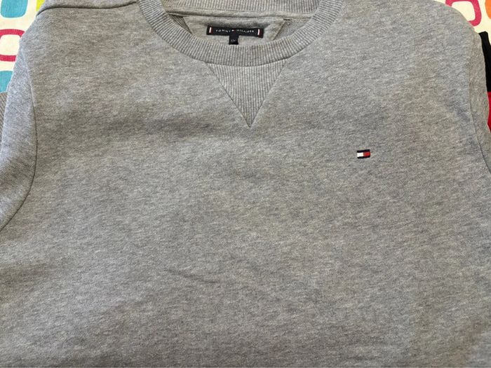 Sweat Tommy Hilfiger 16 ans 176cm