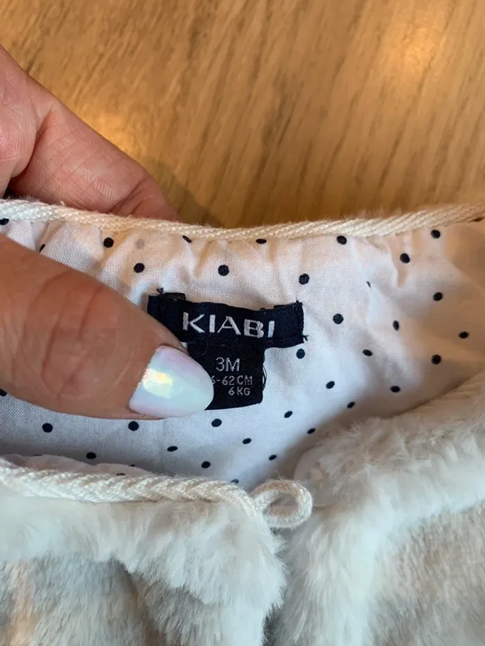 Gilet fourrure kiabi taille 3 mois - photo numéro 2