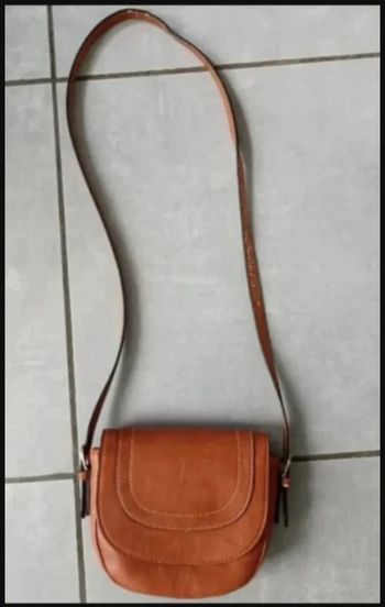 petit sac à bandoulière camel simili cuir et rouge femme Monoprix Bon état Monoprix