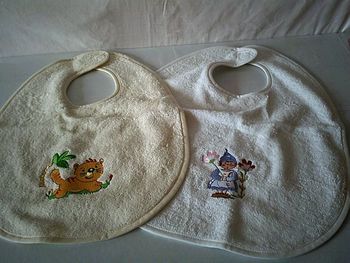 Lot de 2 bavoir éponge neuf