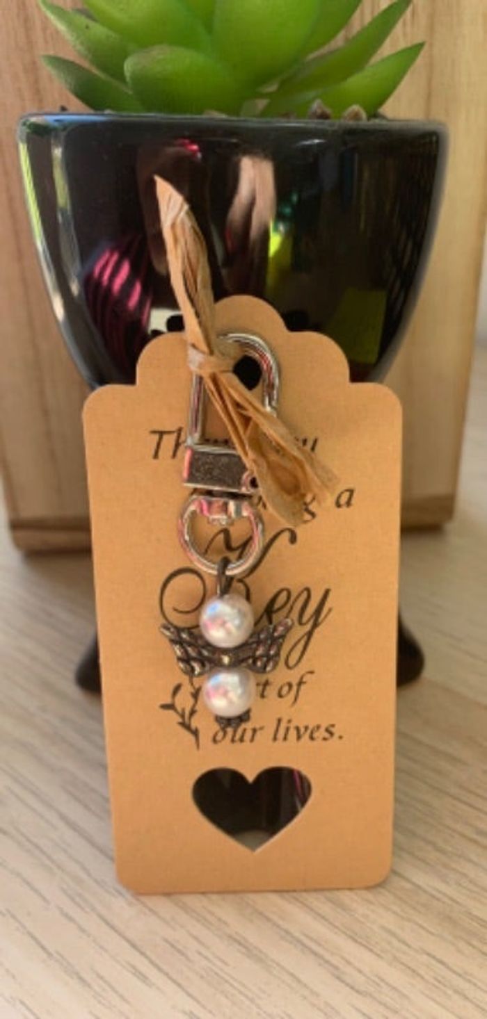 Porte-clés ou bijou de sacs ange avec perles blanches