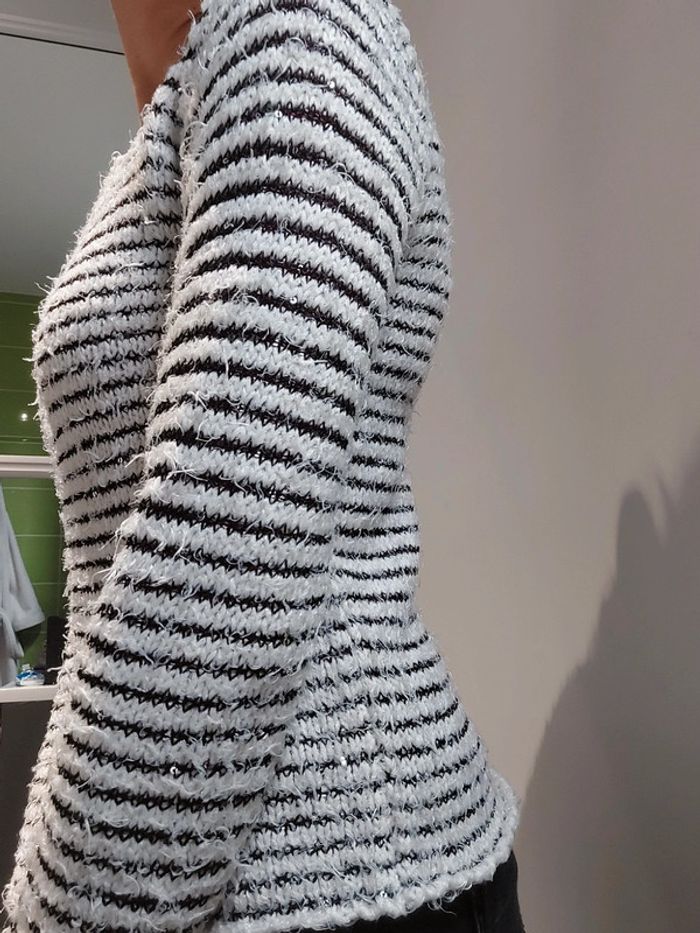 Pull neuf rayé noir et blanc - photo numéro 2