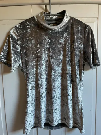 Teeshirt gris avec effet brillant