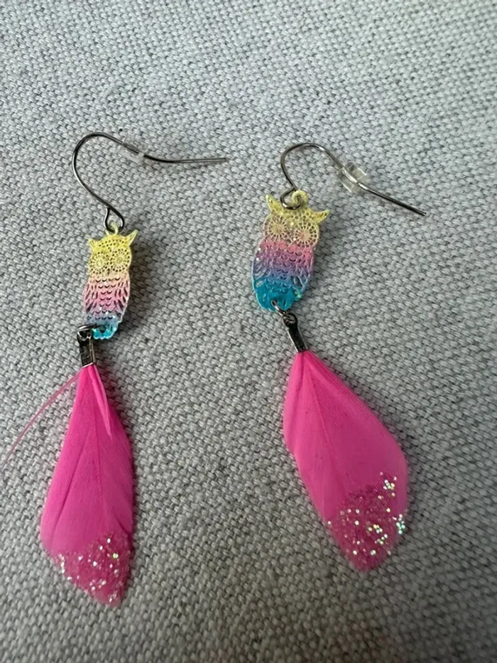 Boucles d'oreilles hiboux et plume rose - photo numéro 5
