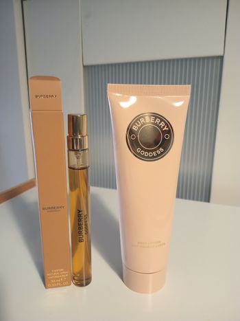 Parfum + lait corps parfumé burberry Godess 