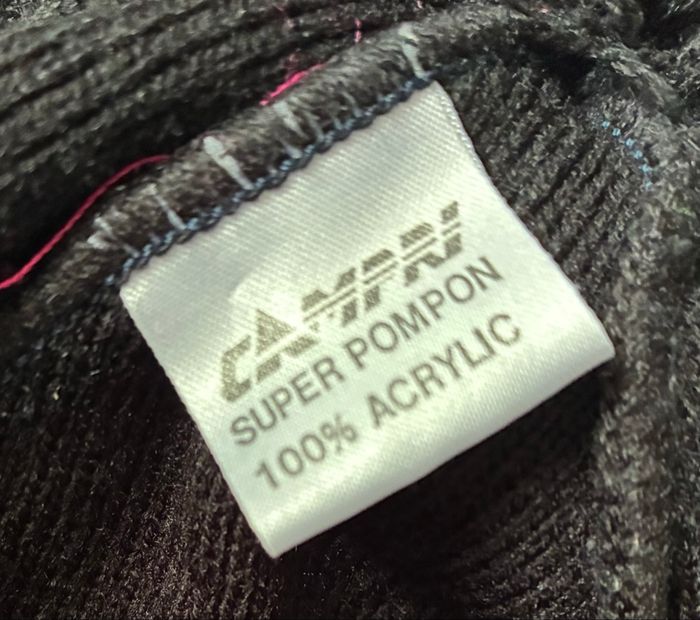 Joli bonnet de ski noir et coloré « Super Pompon » - photo numéro 4