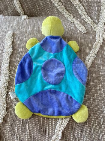 Peluche doudou 33cm plat Fabio Lucci tortue verte et carapace bleu violet très bon état