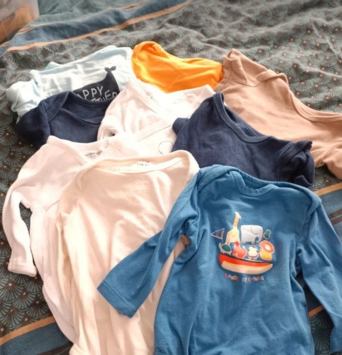 Lot de body taille 6mois