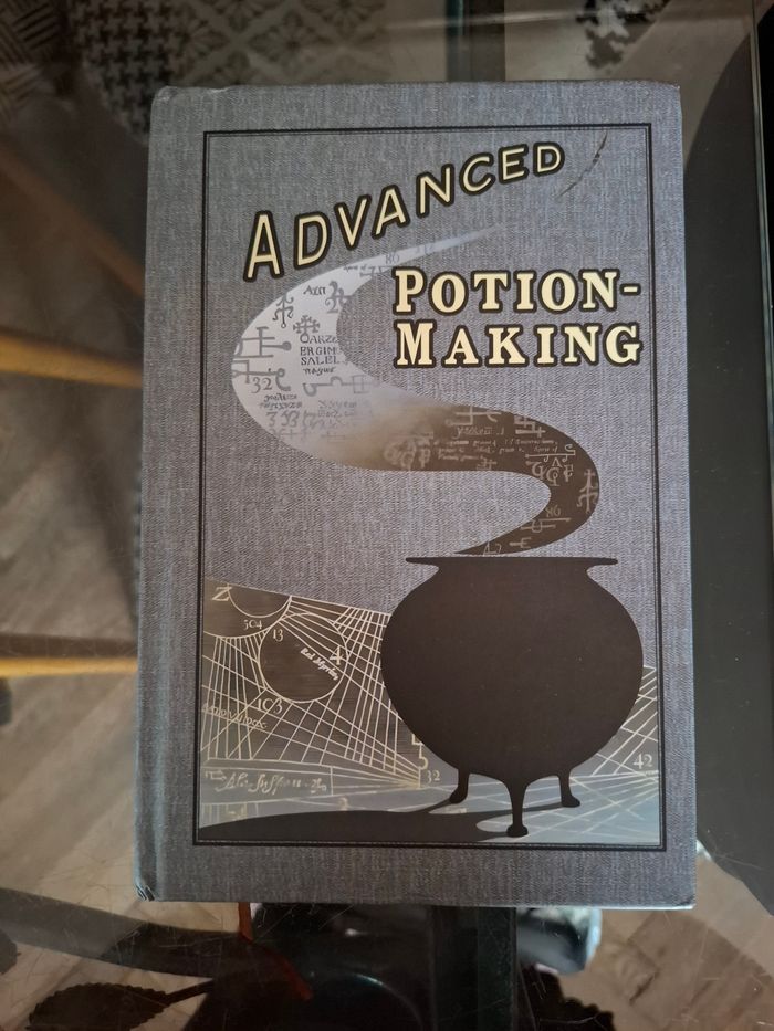 Livre book manuel de potions du Prince de Sang-Mêlé Advanced Potion Making Harry Potter