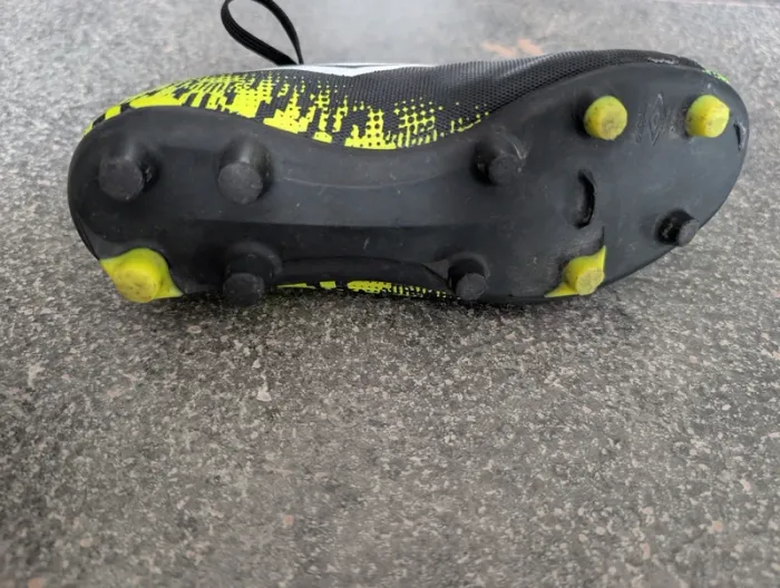 Crampons football Umbro taille 31 - photo numéro 3