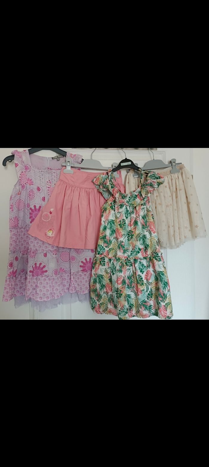 Lot de 2 robes et 2 jupes en 5 ans