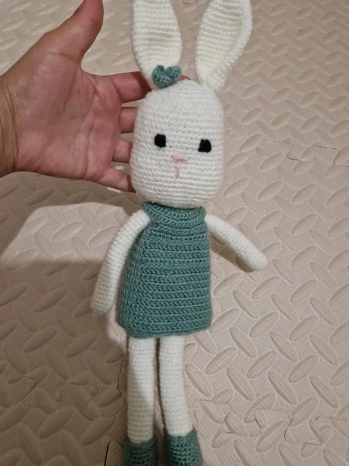 Peluche tricot crochet lapin blanc vert très bon état - photo numéro 5