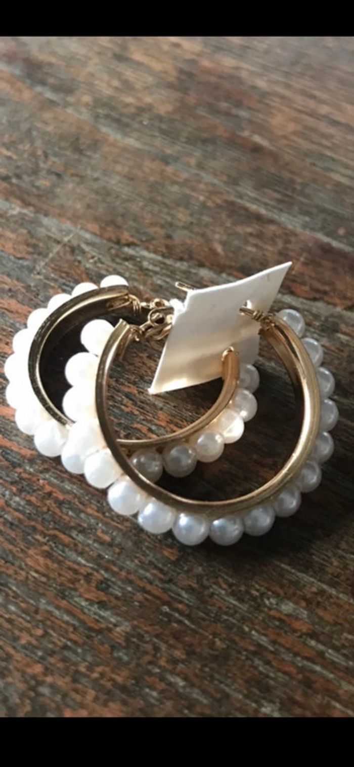 Magnifique paire de boucles d’oreilles petits anneaux avec perles - photo numéro 4