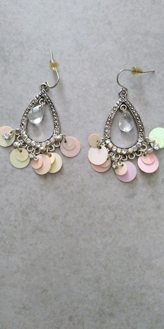 Boucle d'oreille pendante fantaisie