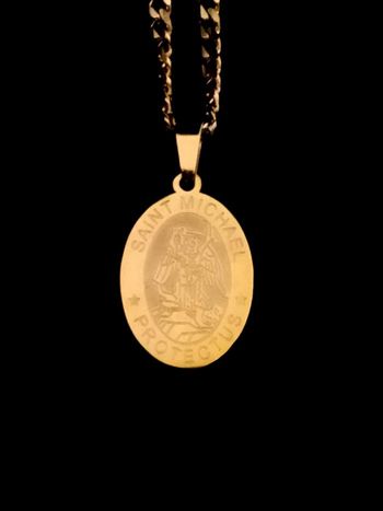 Chaîne + pendentif religieux