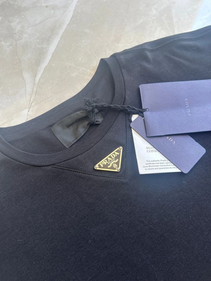 T Shirt Prada - photo numéro 2