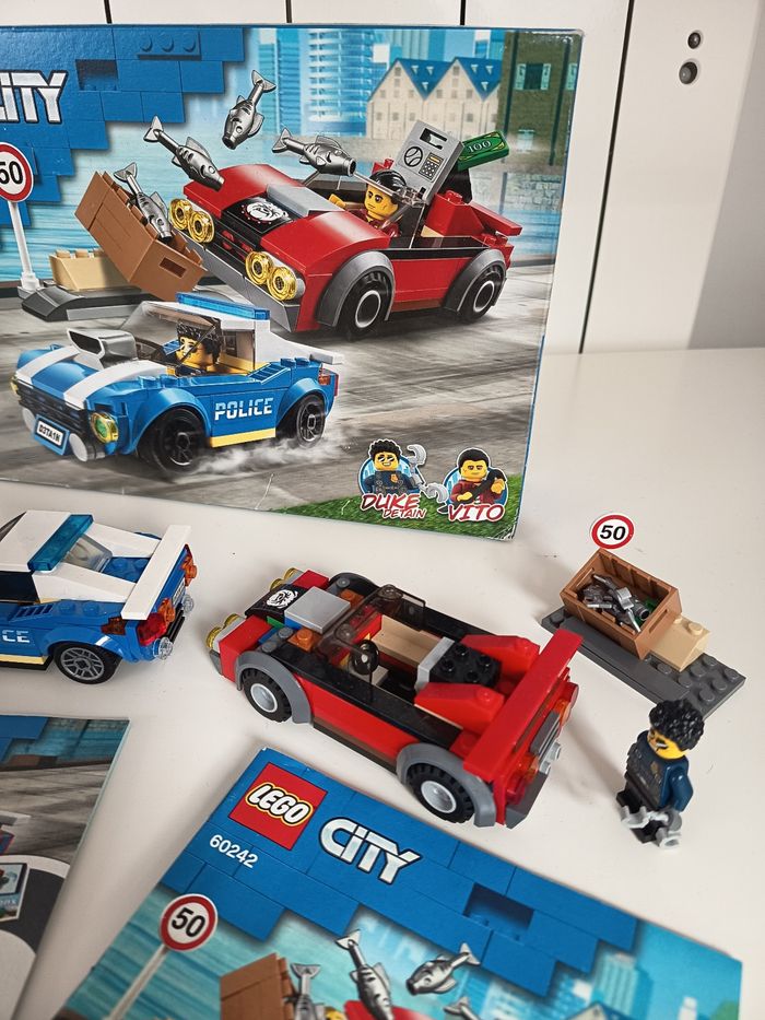 Lego City 
Boite 60242
"La course poursuite"
Complet - photo numéro 3