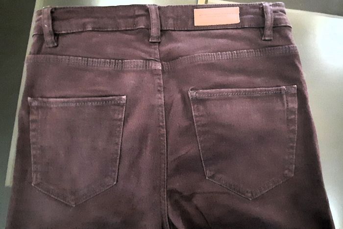 Jean peau de pêche H&M Logg - T36 bordeaux - comme neuf - photo numéro 3