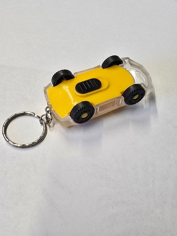 Porte clés voiture qui s'allume - photo numéro 5