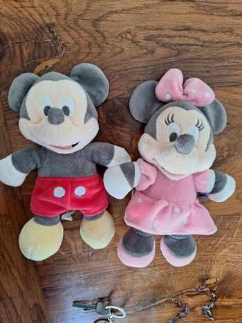 2 peluches doudou mickey et minnie disney