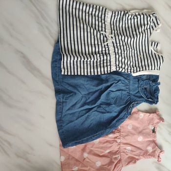 Lot de 3 robes de chez Kiabi, presque pas portées.