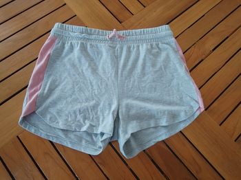 Short fille
