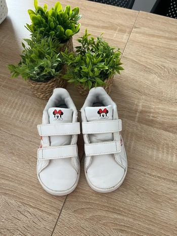 Basket mini Adidas taille 24