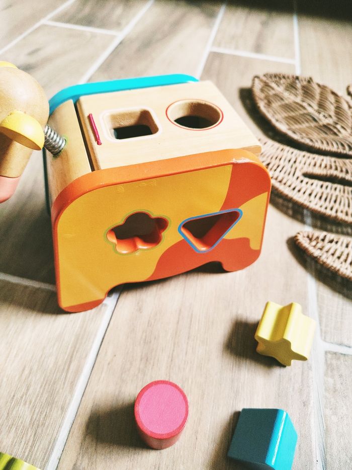 🐮 Boîte à formes à encastrer en bois - "Vache Cachatou Maggy marque Djeco - photo numéro 2