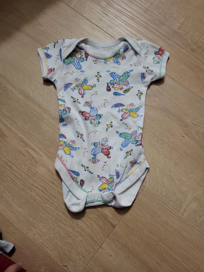 Lot de 7 bodies manched courted taille 0-3 mois - photo numéro 4