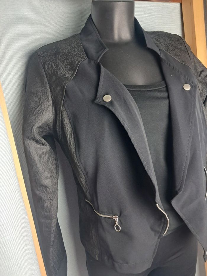 Mado et les autres,  veste perfecto noire T 40 en tbe - photo numéro 3