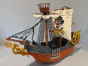 Bateau de Pirates Magnifiquement décoré