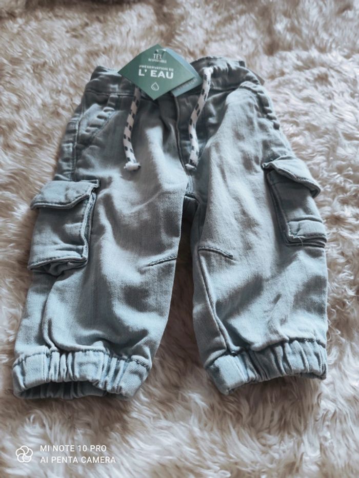 Jean 6 mois neuf - photo numéro 5
