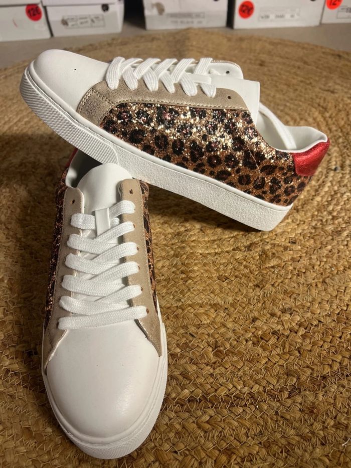 Baskets femme Findlay taille 40 dorées à lacets