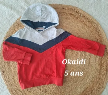Pull Sweat okaidi taille 5 ans